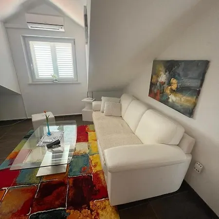 Marija Apartment Pucisca